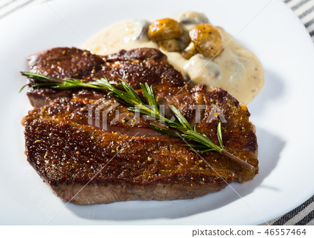 Fried beef loin with mushroom sauce Fried beef loin with mushroom sauce 46557464