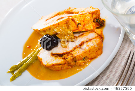 Turkey breast with prunes, walnut and sauce Turkey breast with prunes, walnut and sauce 46557590
