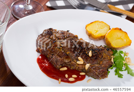 Well done fried beef loin with tomato sauce and pine nuts Well done fried beef loin with tomato sauce and pine nuts 46557594