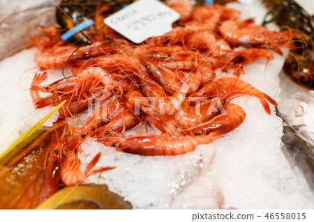 Display with crustaceans in shop Display with crustaceans in shop 46558015