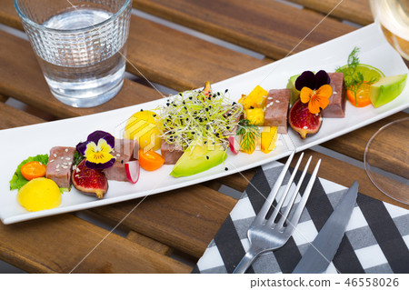 Fried tuna with fruits, vegetables and greens Fried tuna with fruits, vegetables and greens 46558026