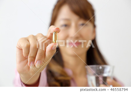 A woman with medicine 46558794