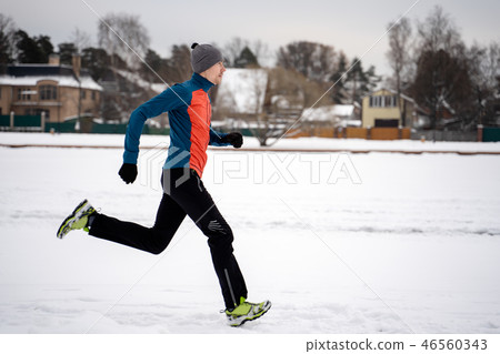 Image from side of man in sportswear, gray cap on run 46560343