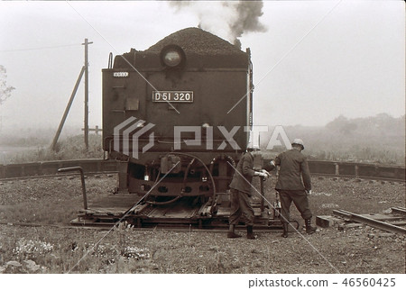 1979 Turntable in the fog D51 steam locomotive Hakodate main line Onuma. 46560425