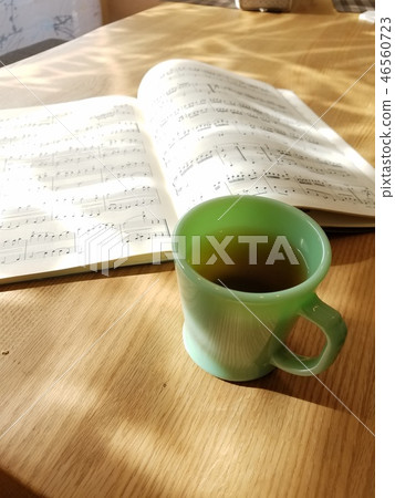 Sheet music and drinks 46560723