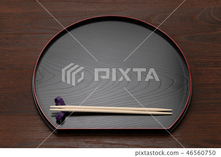 Half moon tray, chopsticks and chopstick rest 46560750