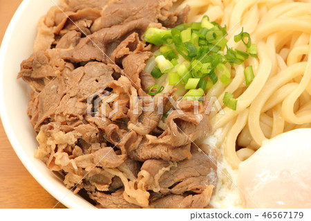 Beef topping with bukkake udon (cold) and hot balls. 46567179