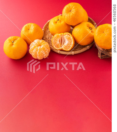 橘子 水果 紅色 背景 農曆新年 過年 紅包 新年 new year concept 46568568