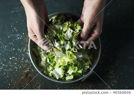 man preparing a salad 46568608
