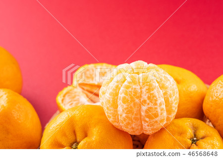橘子 水果 紅色 背景 農曆新年 過年 紅包 新年 new year concept 46568648