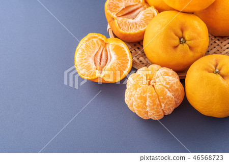 橘水水果食品靛藍背景橘紅色背景 46568723