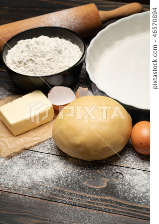 unrolled and unbaked Shortcrust pastry dough recipe on wooden background 46570894