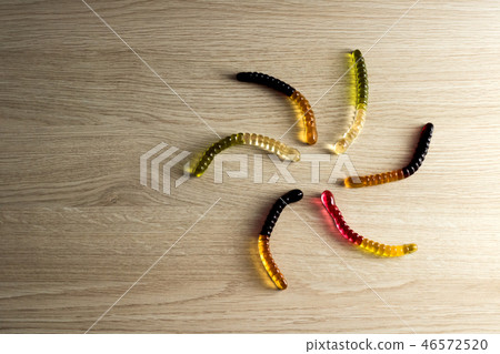 Gummy worms are laid out in a circle 46572520
