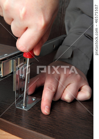Assembler, Installing keyboard tray track drawer Assembler, Installing keyboard tray track drawer 46575507