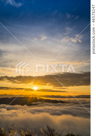 The sea of clouds and the sunrise The sea of clouds and the sunrise 46578147