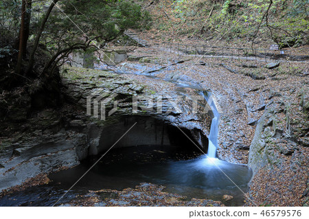 Red-eye waterfall 46579576