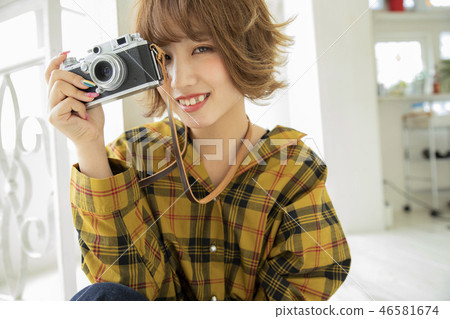 Camera women's glasses outside women's honey hair Camera women's glasses outside women's honey hair 46581674
