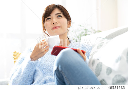 A woman watching a smartphone 46581683