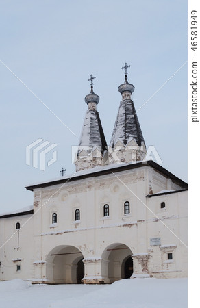 Entrance of ancient russian monastery in winter Entrance of ancient russian monastery in winter 46581949