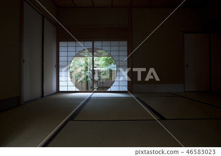 Ichijo Eikansanso round window 46583023