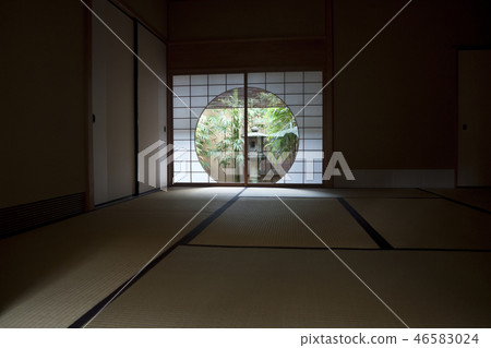 Ichijo Eikansanso round window 46583024