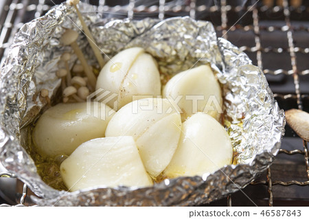 Garlic foil grilled 46587843