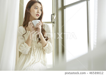 Woman relax Woman relax 46589012