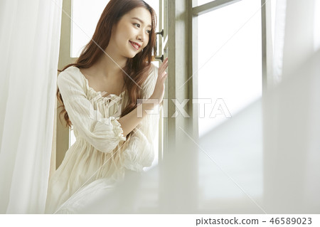 Woman relax 46589023