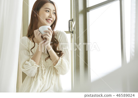 Woman relax 46589024