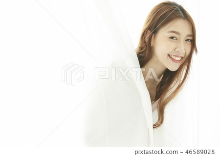 Woman relax 46589028