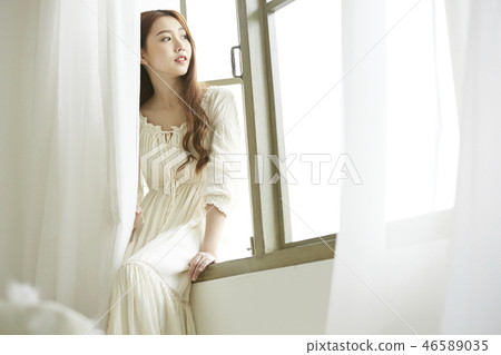 Woman relax 46589035