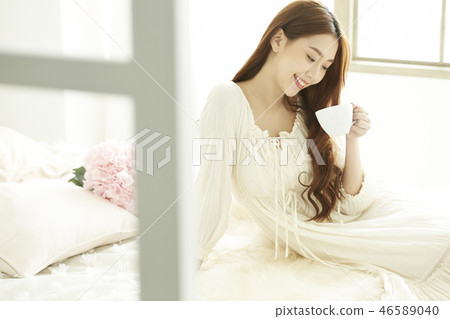 Woman relax 46589040