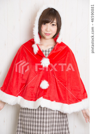 穿聖誕老人海角的婦女 穿聖誕老人海角的婦女 46590881