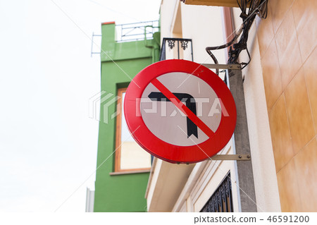 no left turn sign on the street. 46591200