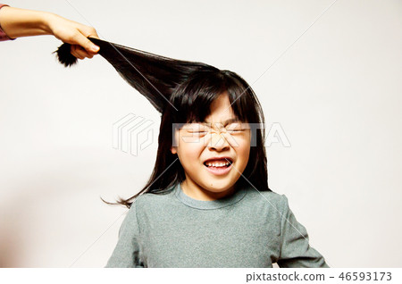 Head-caught young girl forced to work Head-caught young girl forced to work 46593173