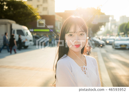 女人女大學生女孩可愛城市浪漫休閒郊遊野餐 女人女大學生女孩可愛城市浪漫休閒郊遊野餐 46593952