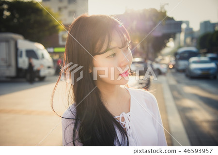 女人女大學生女孩可愛城市浪漫休閒郊遊野餐 46593957