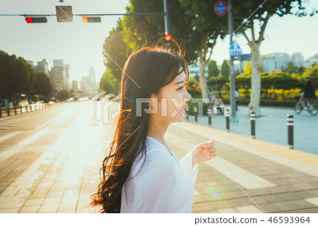 女人女大學生女孩可愛城市浪漫休閒郊遊野餐 女人女大學生女孩可愛城市浪漫休閒郊遊野餐 46593964