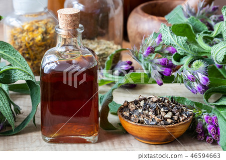 Comfrey tincture with dried comfrey root Comfrey tincture with dried comfrey root 46594663