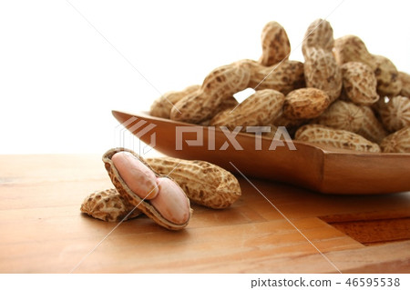 peanuts  46595538