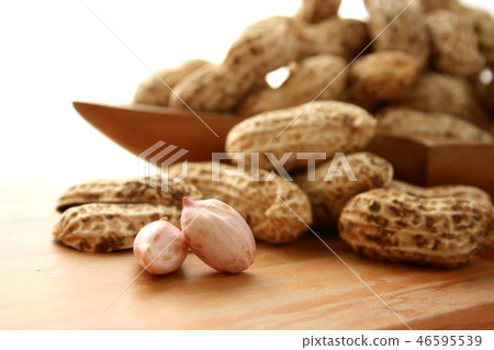 peanuts  46595539
