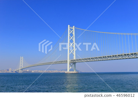 [兵庫縣]晴天下的明石海峽大橋 46596012