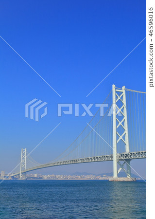 [兵庫縣]晴天下的明石海峽大橋 46596016