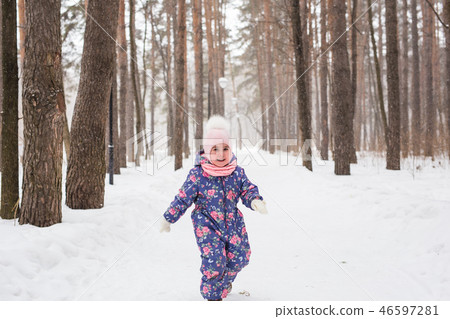 Family and nature concept - Beautiful little girl playng in the park Family and nature concept - Beautiful little girl playng in the park 46597281
