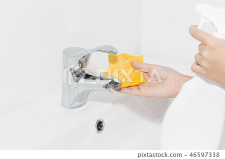 cleaning the faucet cleaning products. cleaning the faucet cleaning products. 46597338