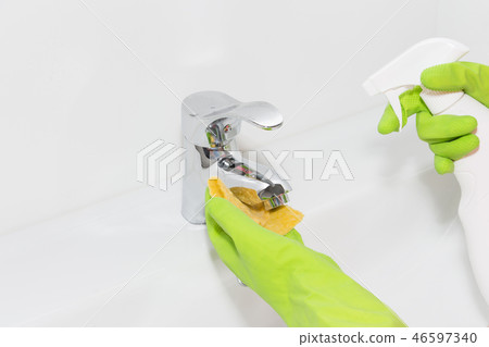cleaning the faucet cleaning products. cleaning the faucet cleaning products. 46597340