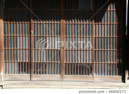 A glass door 46600571