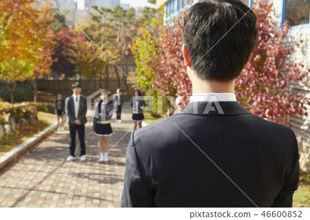 男人,女人,初中生,高中生,老師,韓國人 男人,女人,初中生,高中生,老師,韓國人 46600852