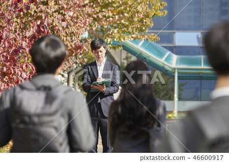 男人,女人,初中生,高中生,老師,韓國人 男人,女人,初中生,高中生,老師,韓國人 46600917