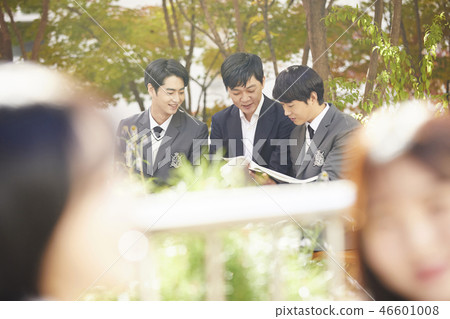 Man, woman, junior high school student, high school student, teacher, Korean 46601008